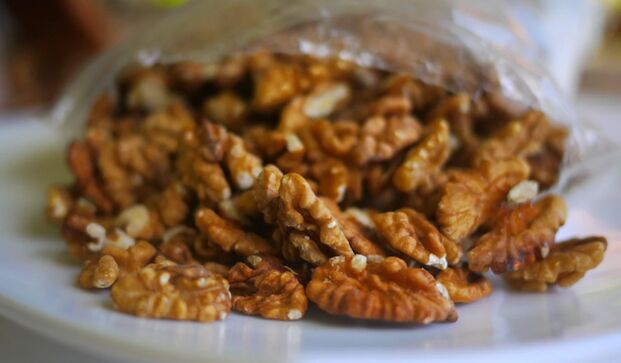 Pecans in men's diet will improve blood circulation and increase potency